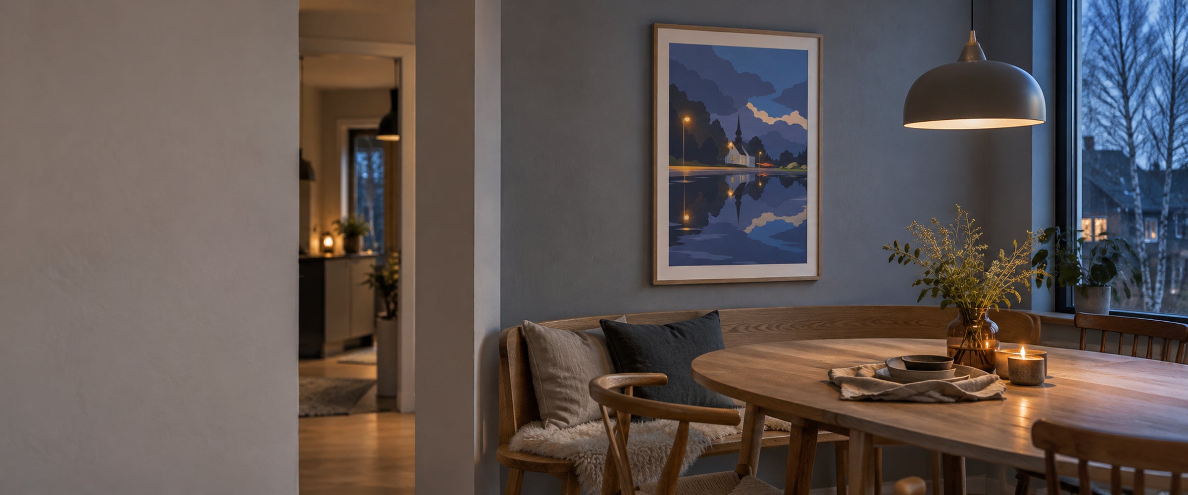 Bodin Kirke ved en lun spiseplass i kveldslys
